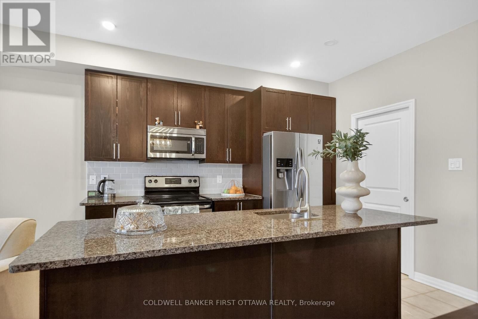 906 LITTLEROCK STREET Image 15