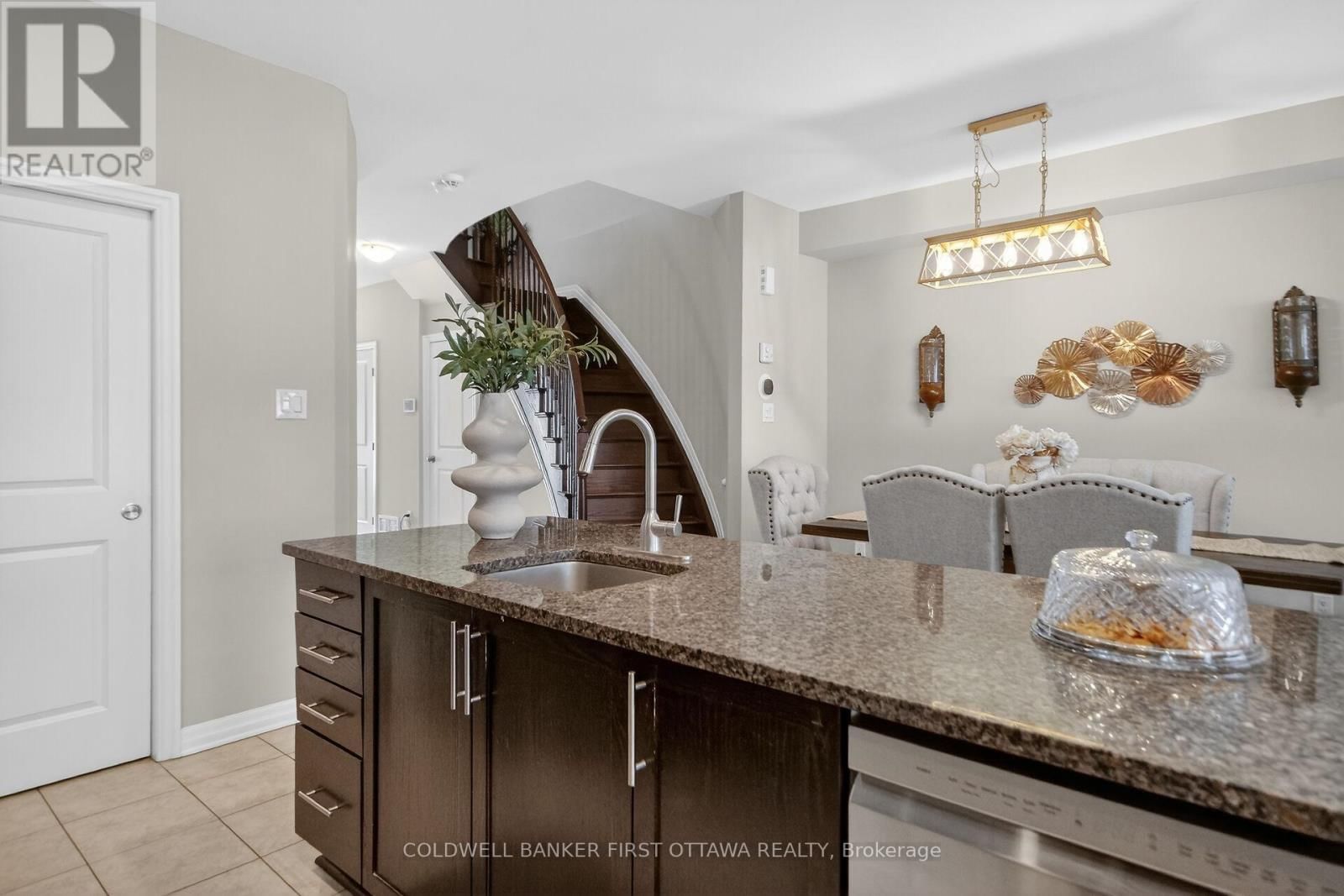 906 LITTLEROCK STREET Image 16