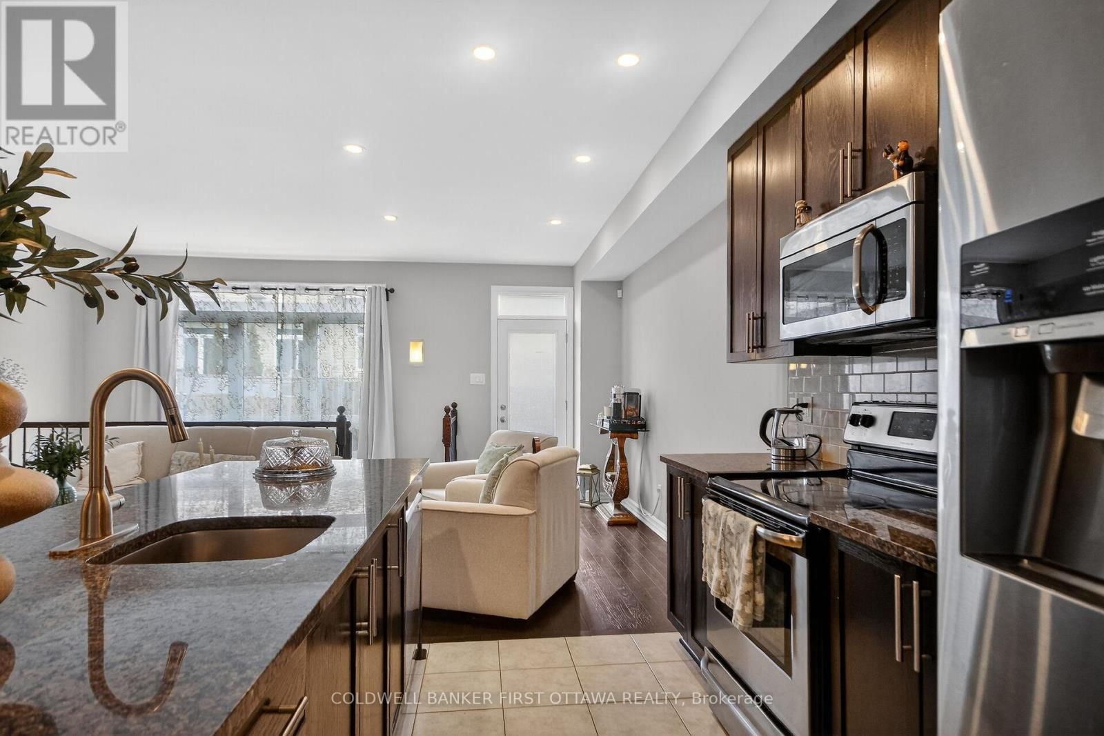 906 LITTLEROCK STREET Image 17