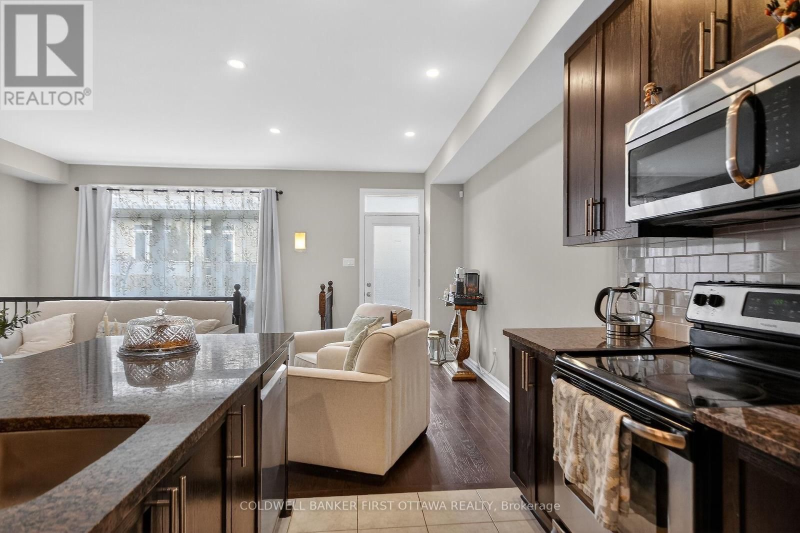 906 LITTLEROCK STREET Image 18