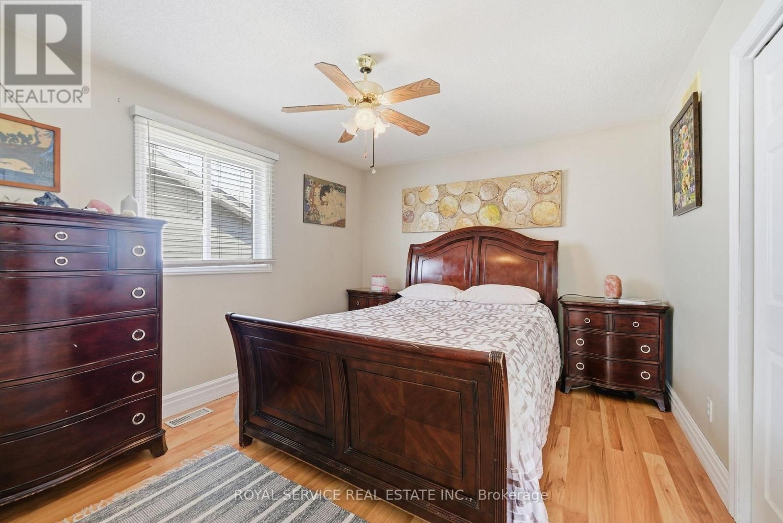 9 JANE'S COURT Image 20