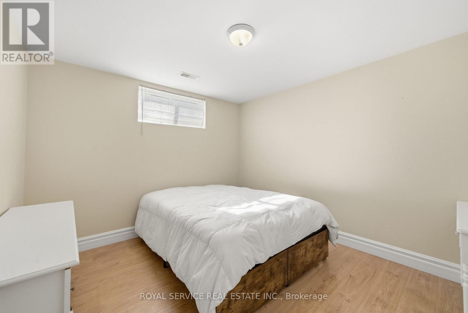 9 JANE'S COURT Image 28