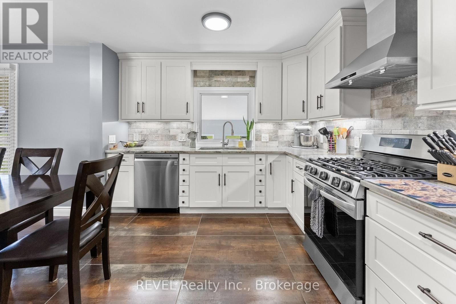 955 RIDGE ROAD NORTH Image 10