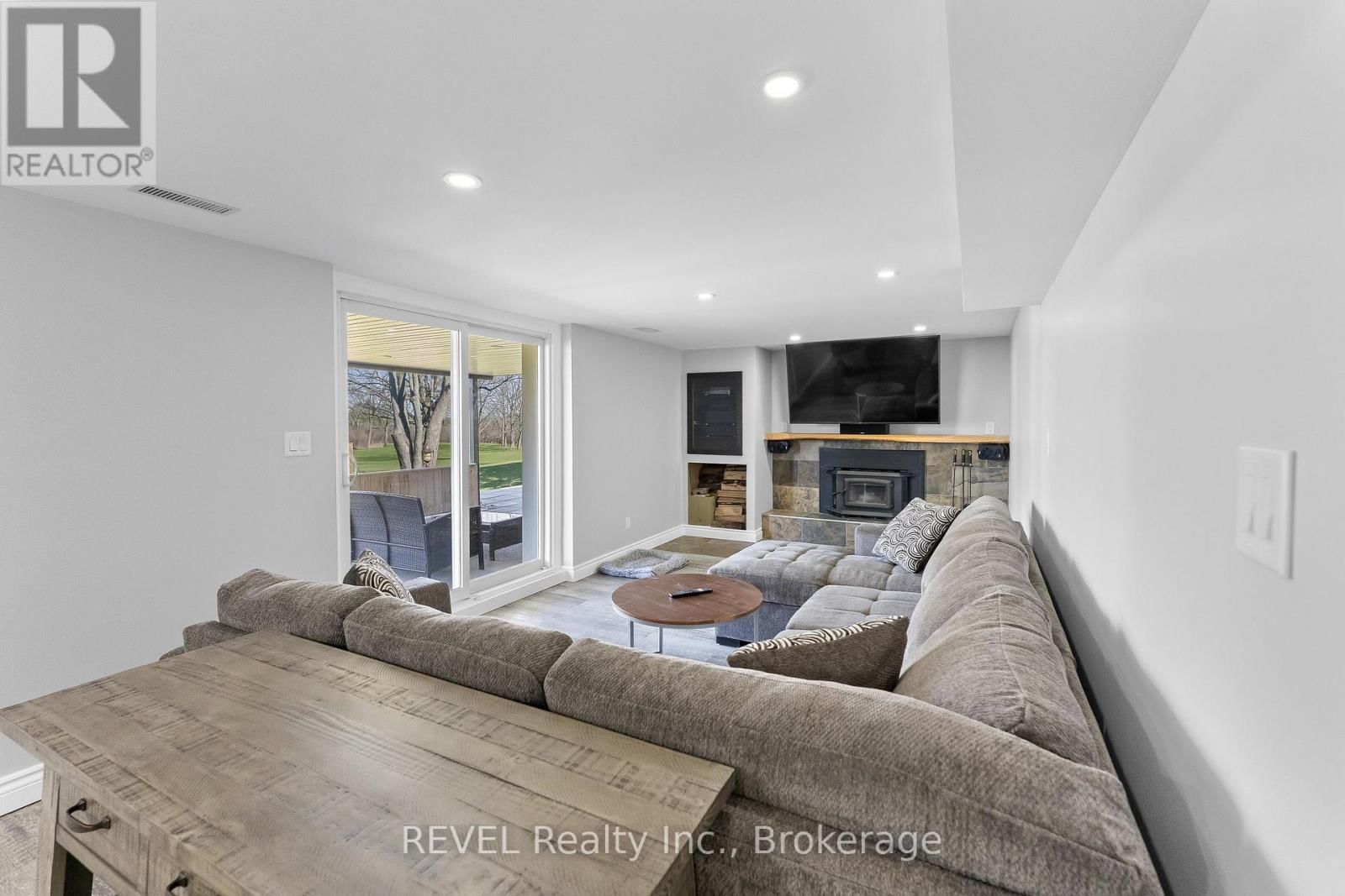 955 RIDGE ROAD NORTH Image 21