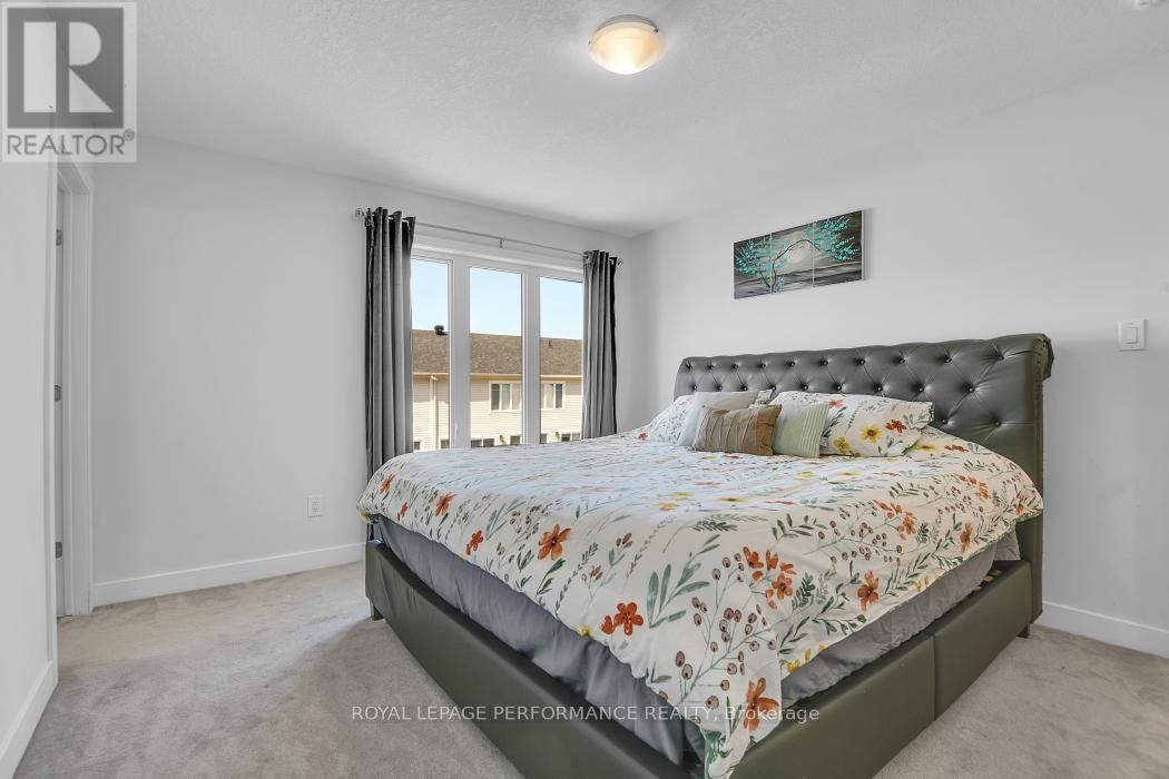 30 WHITCOMB CRESCENT Image 17