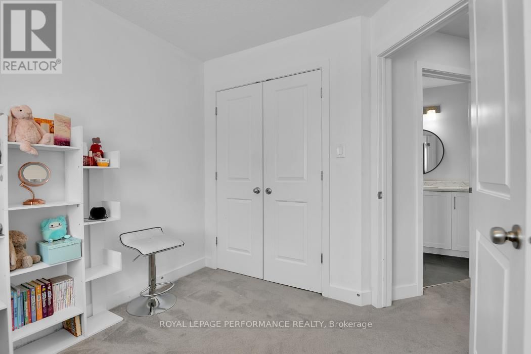 30 WHITCOMB CRESCENT Image 22