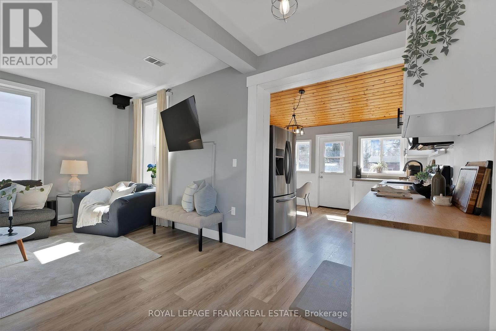 916 HIGHWAY 7 Image 12