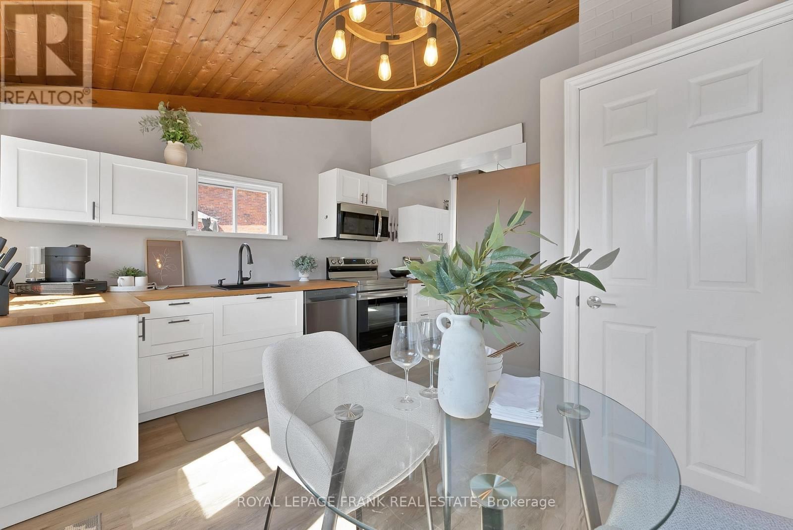 916 HIGHWAY 7 Image 14