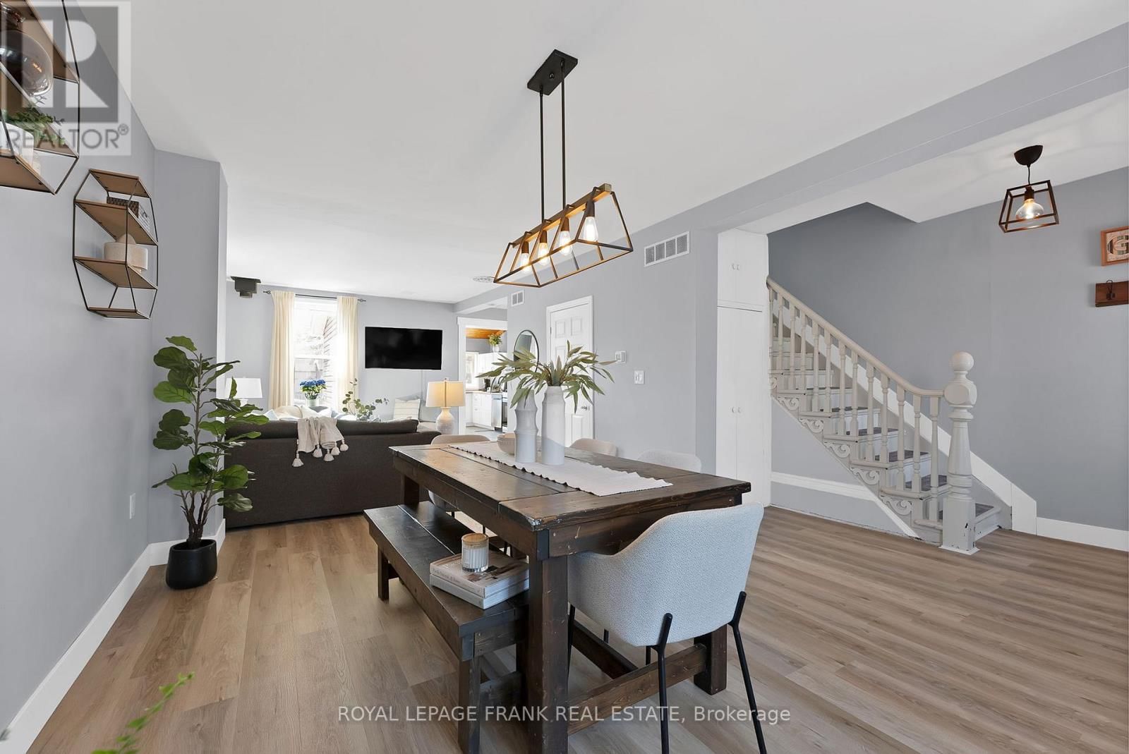 916 HIGHWAY 7 Image 6