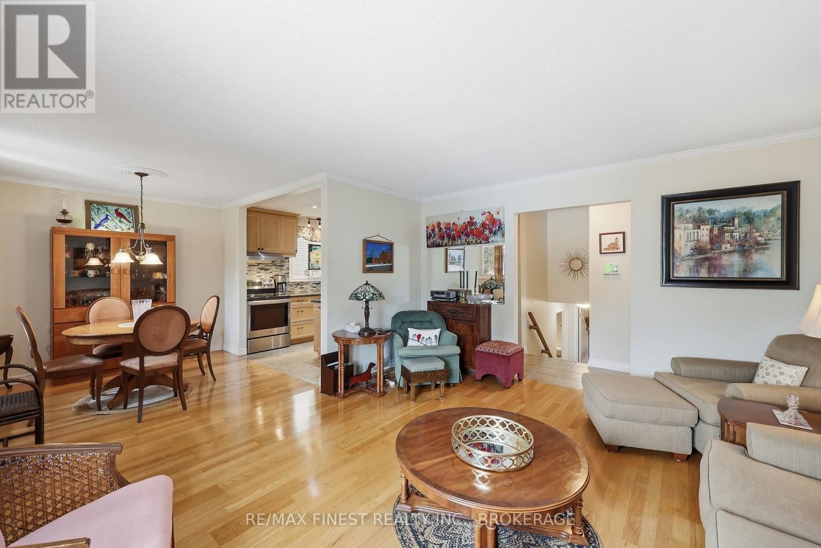 87 OLD OAK ROAD Image 18