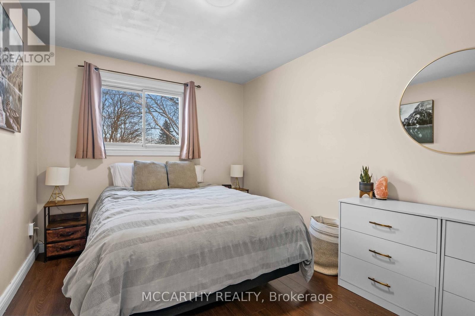 421 VICTORIA STREET Image 24