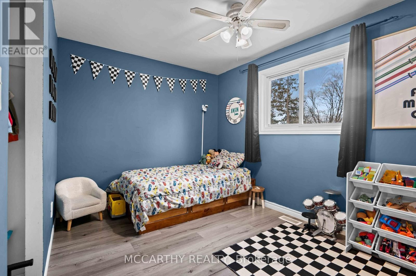 421 VICTORIA STREET Image 25