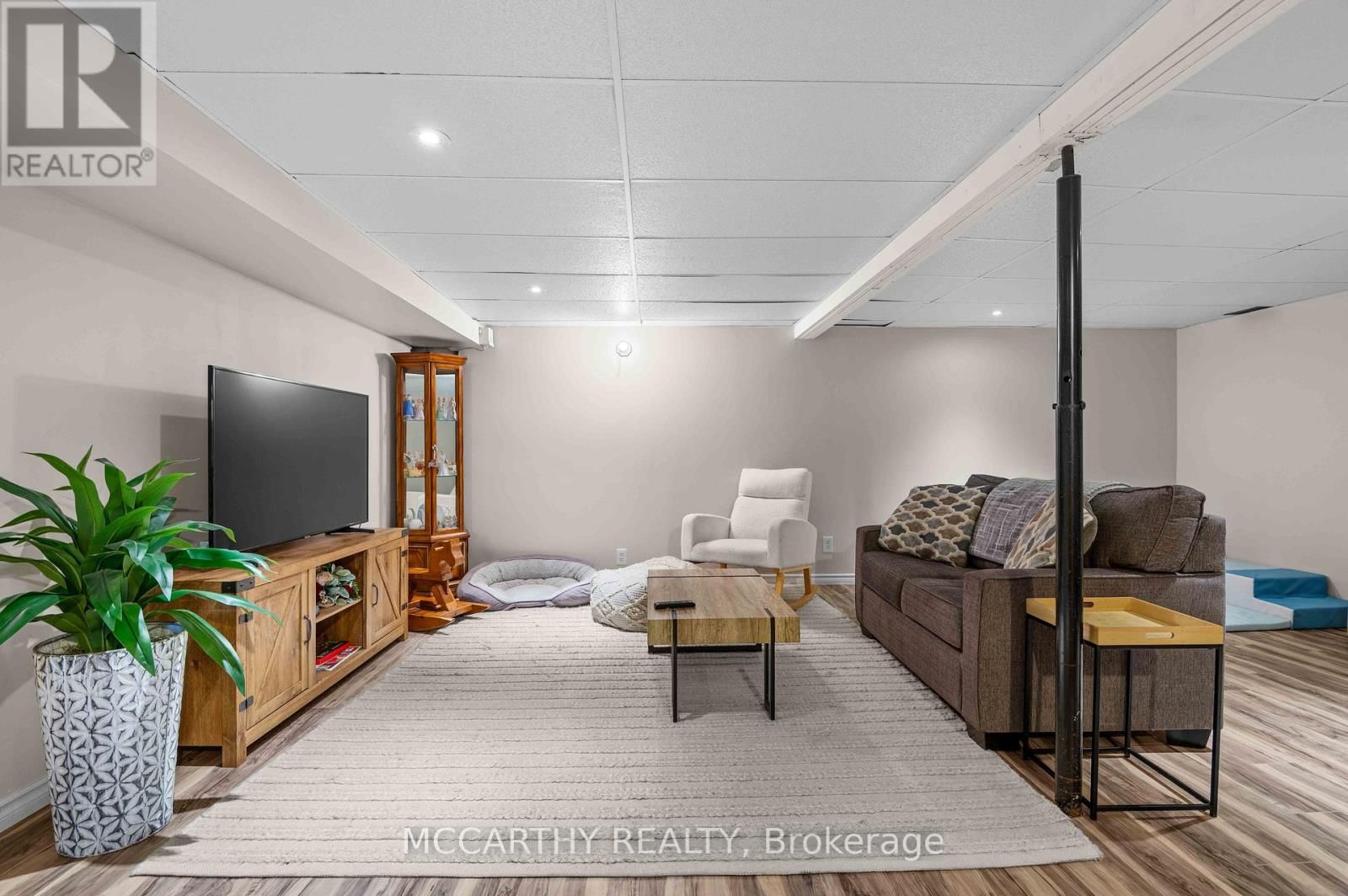 421 VICTORIA STREET Image 29