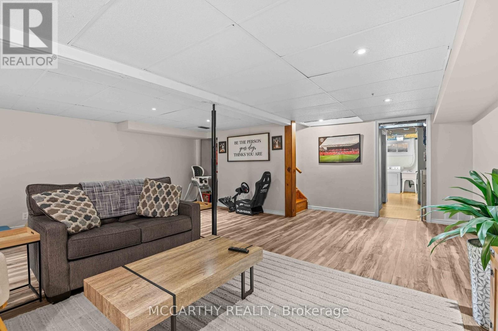 421 VICTORIA STREET Image 32