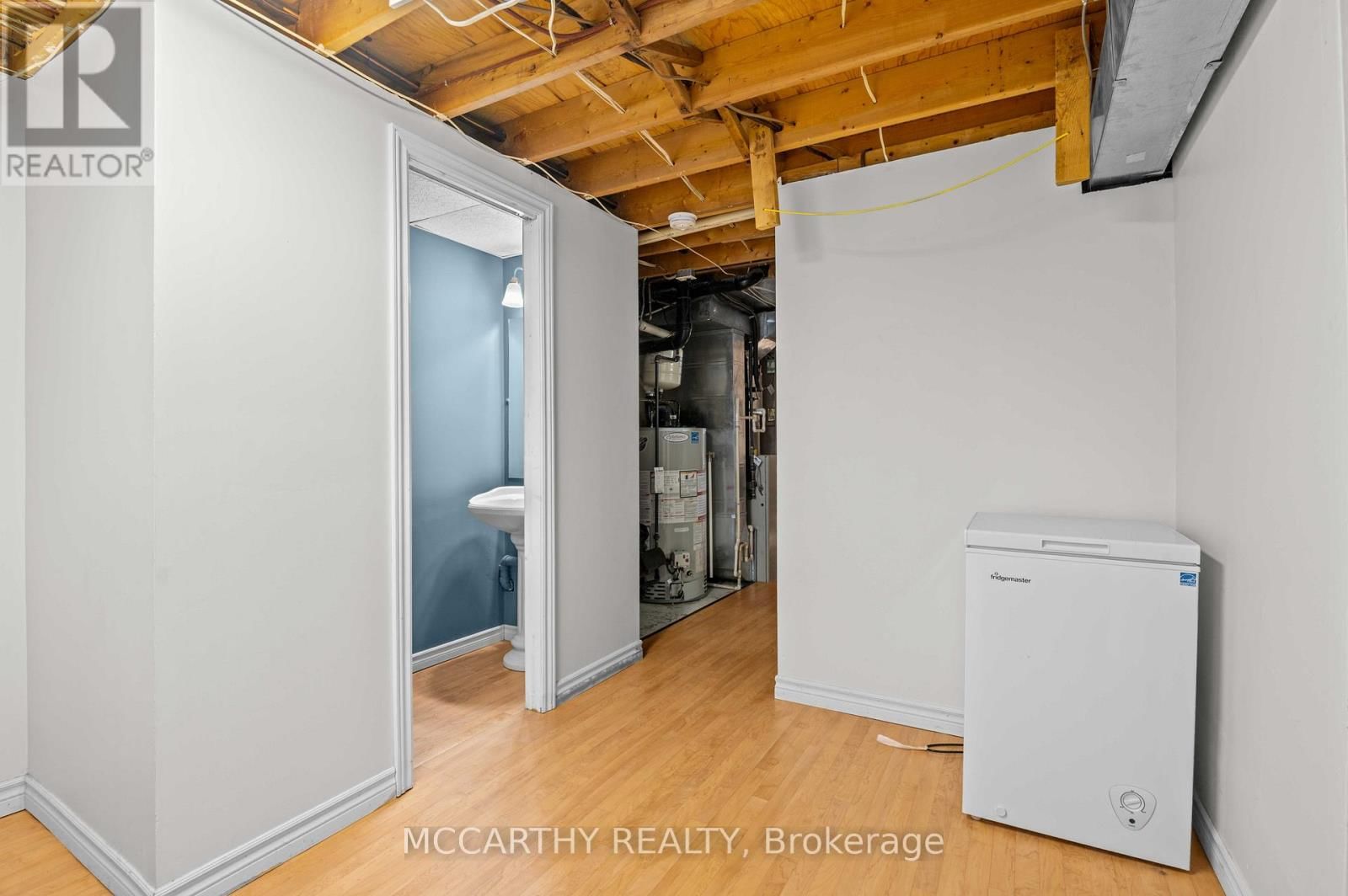 421 VICTORIA STREET Image 34