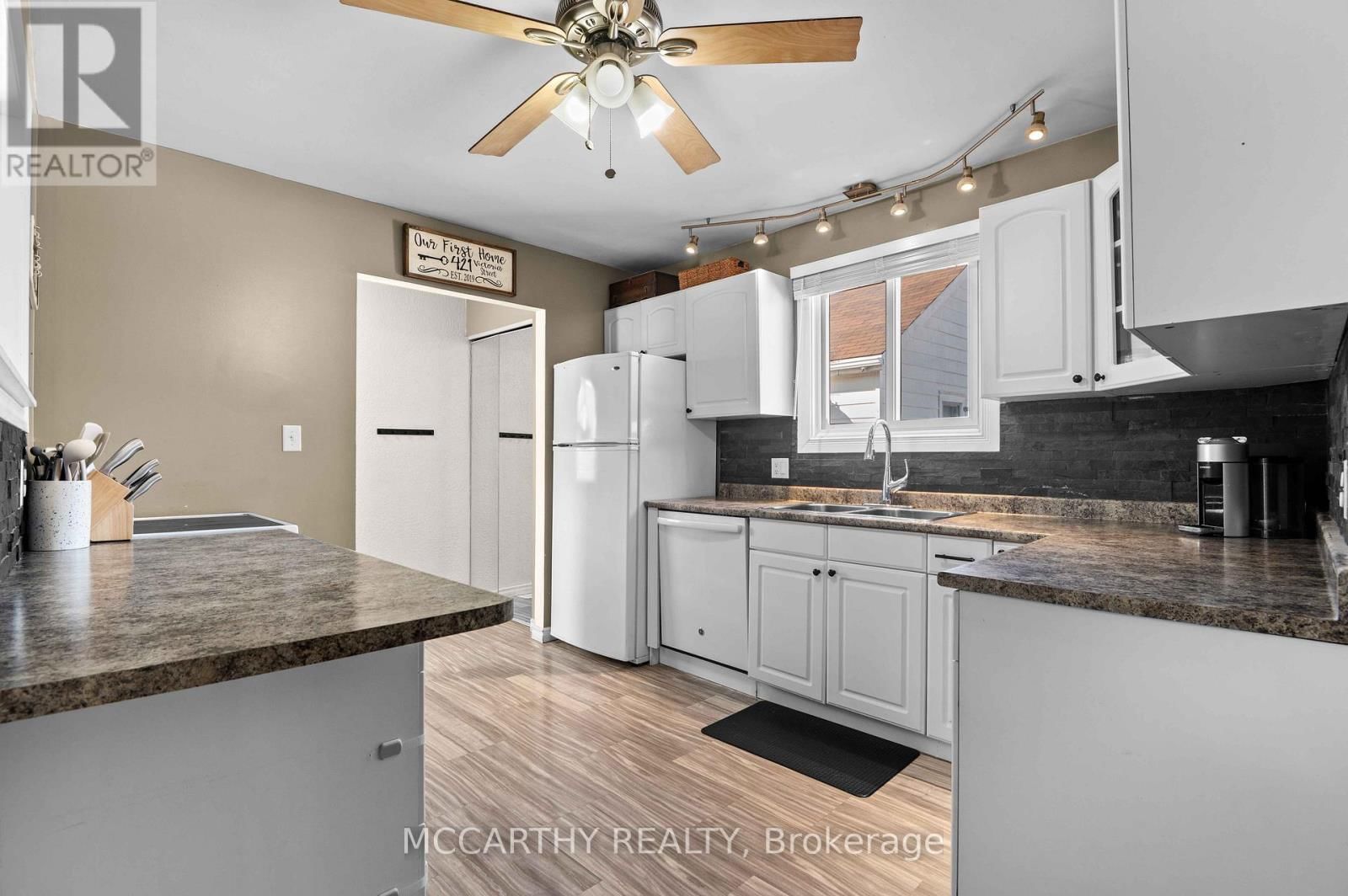 421 VICTORIA STREET Image 8