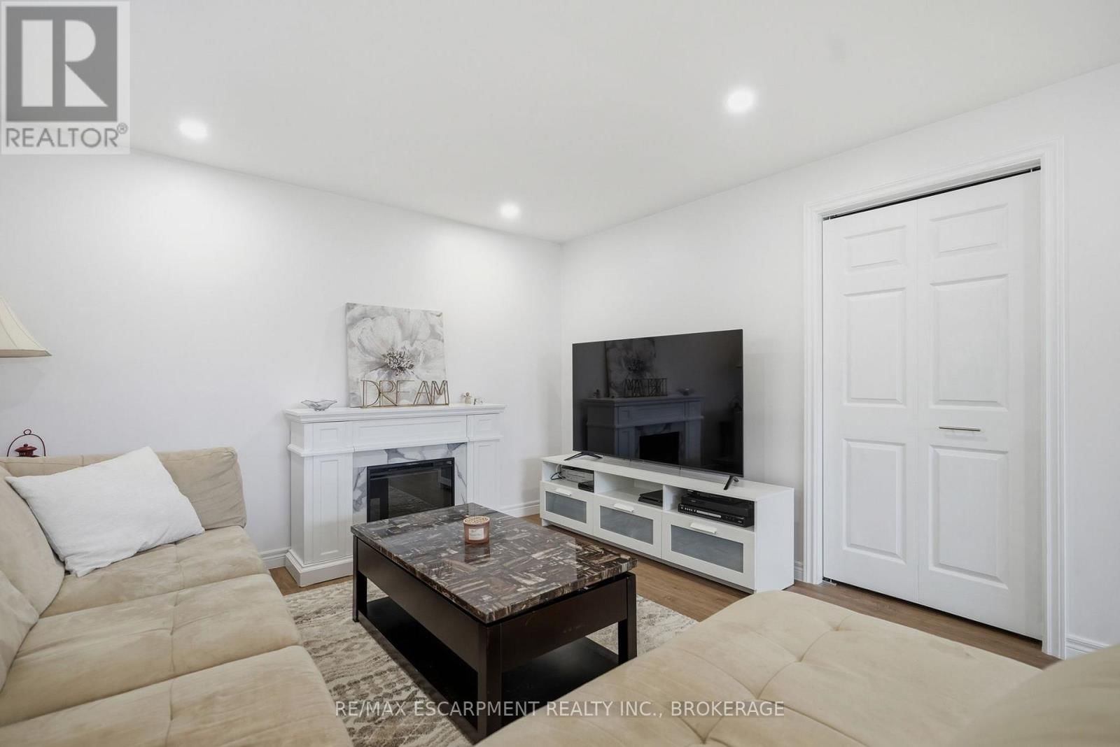 3148 JEWELL AVENUE Image 25