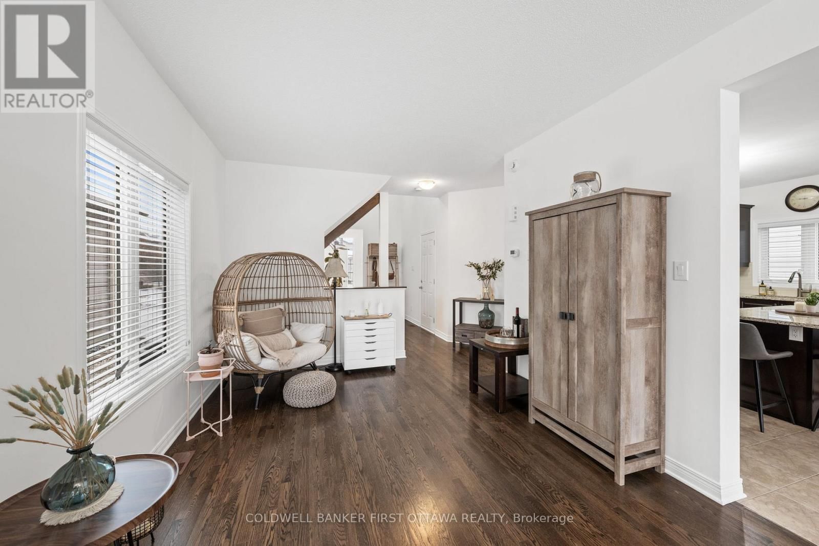 220 DAVE SMITH CRESCENT Image 10