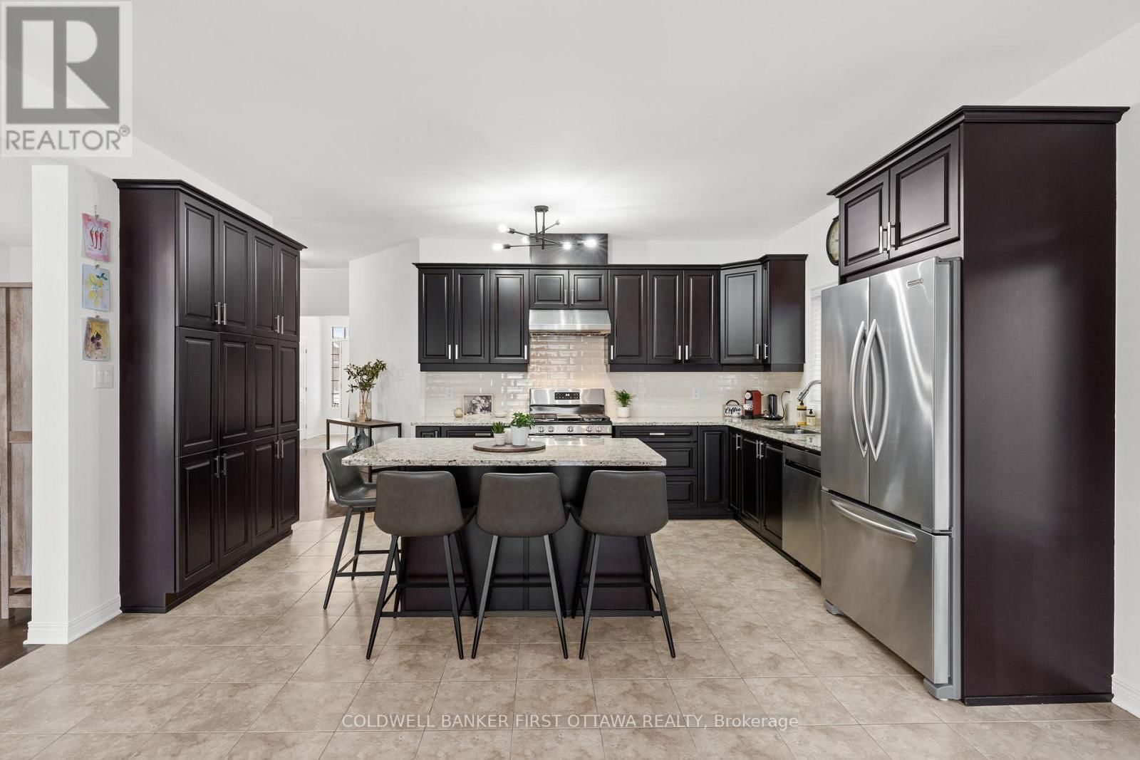 220 DAVE SMITH CRESCENT Image 12