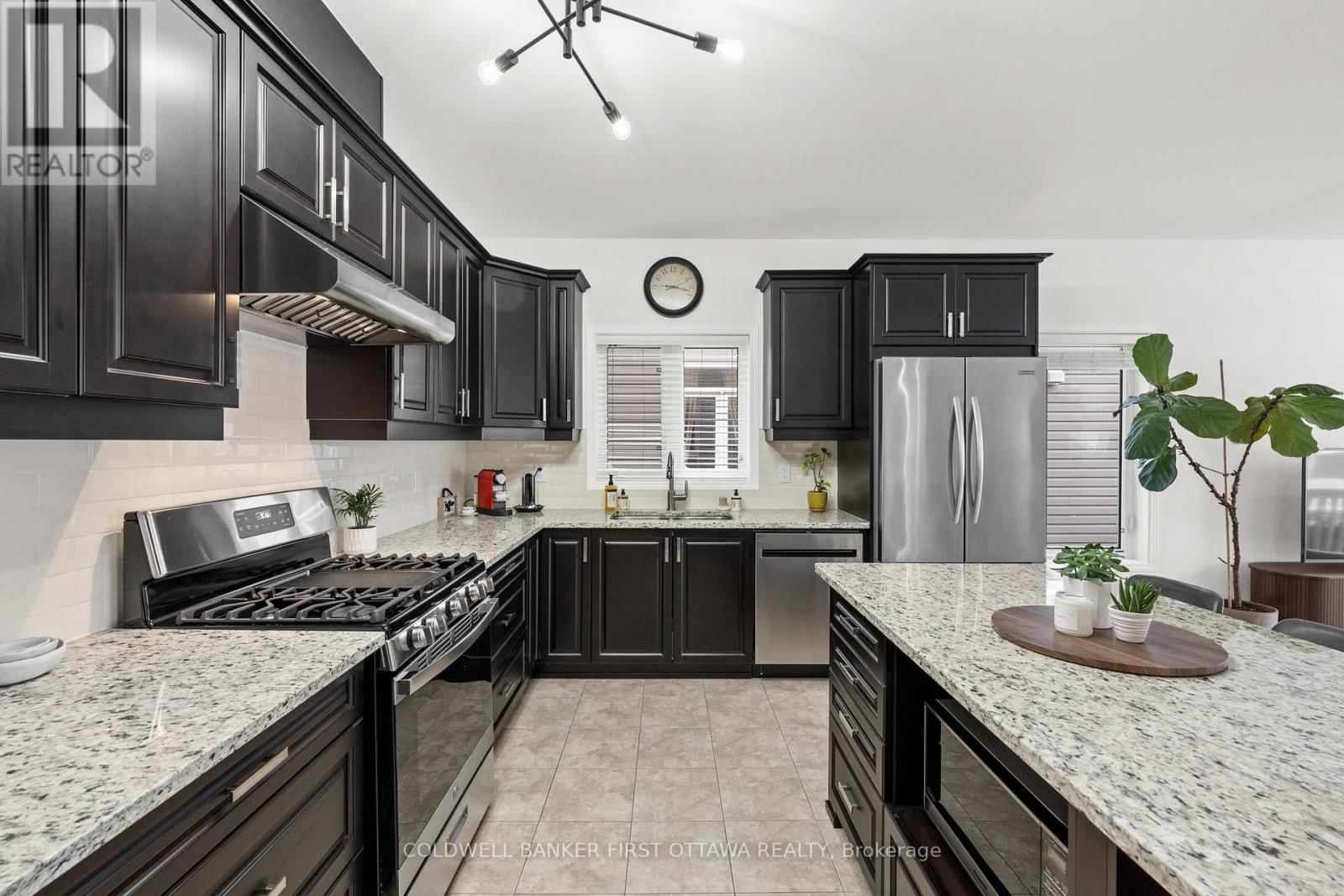 220 DAVE SMITH CRESCENT Image 13