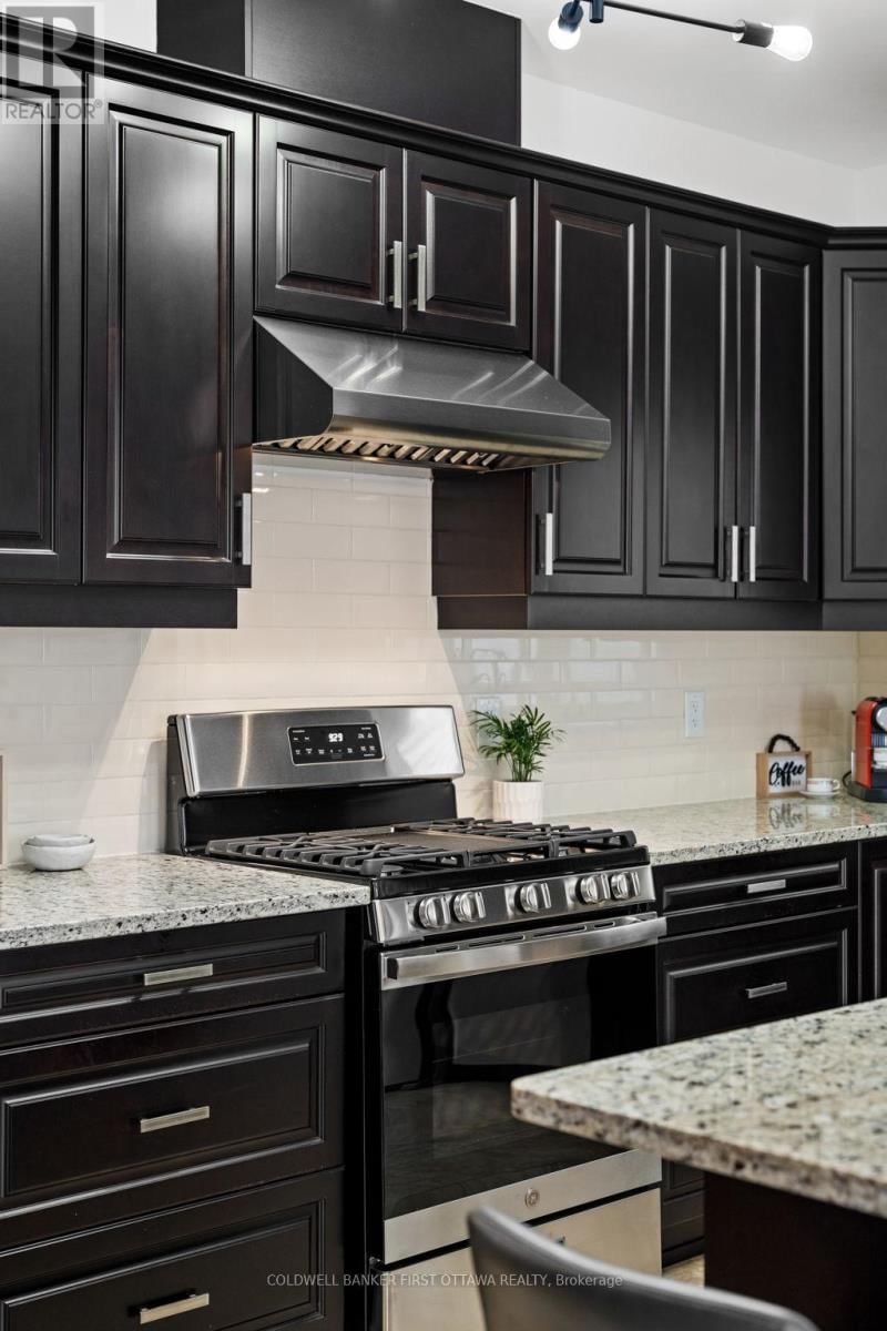 220 DAVE SMITH CRESCENT Image 14