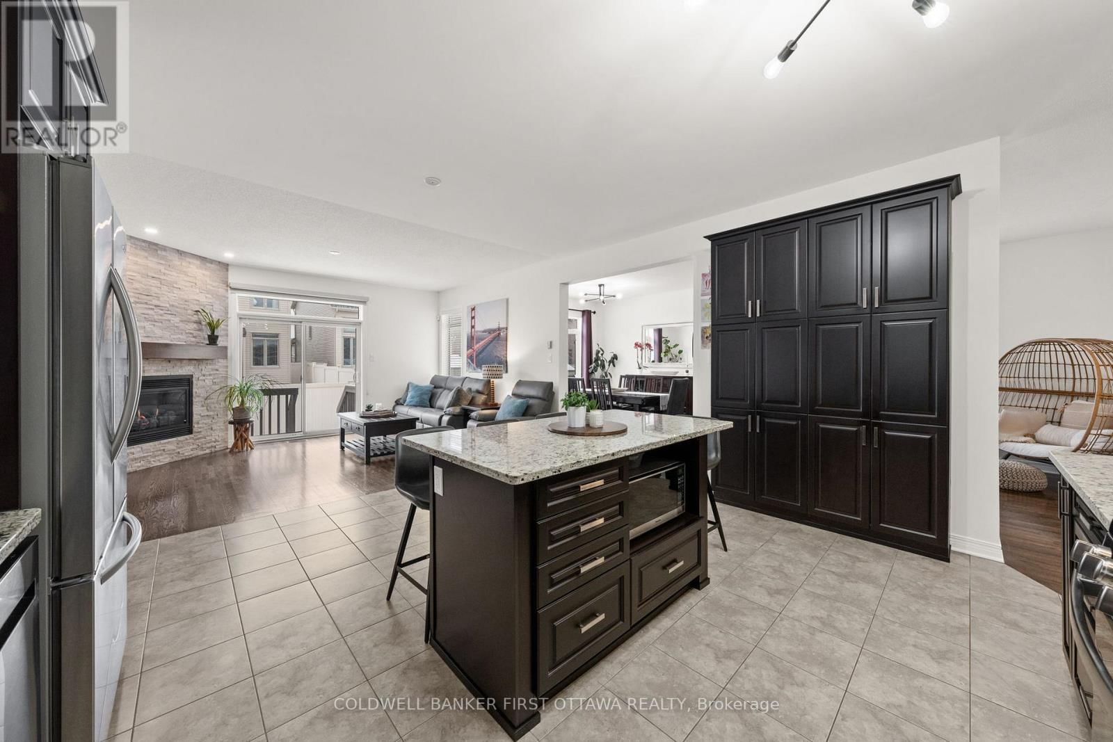 220 DAVE SMITH CRESCENT Image 15