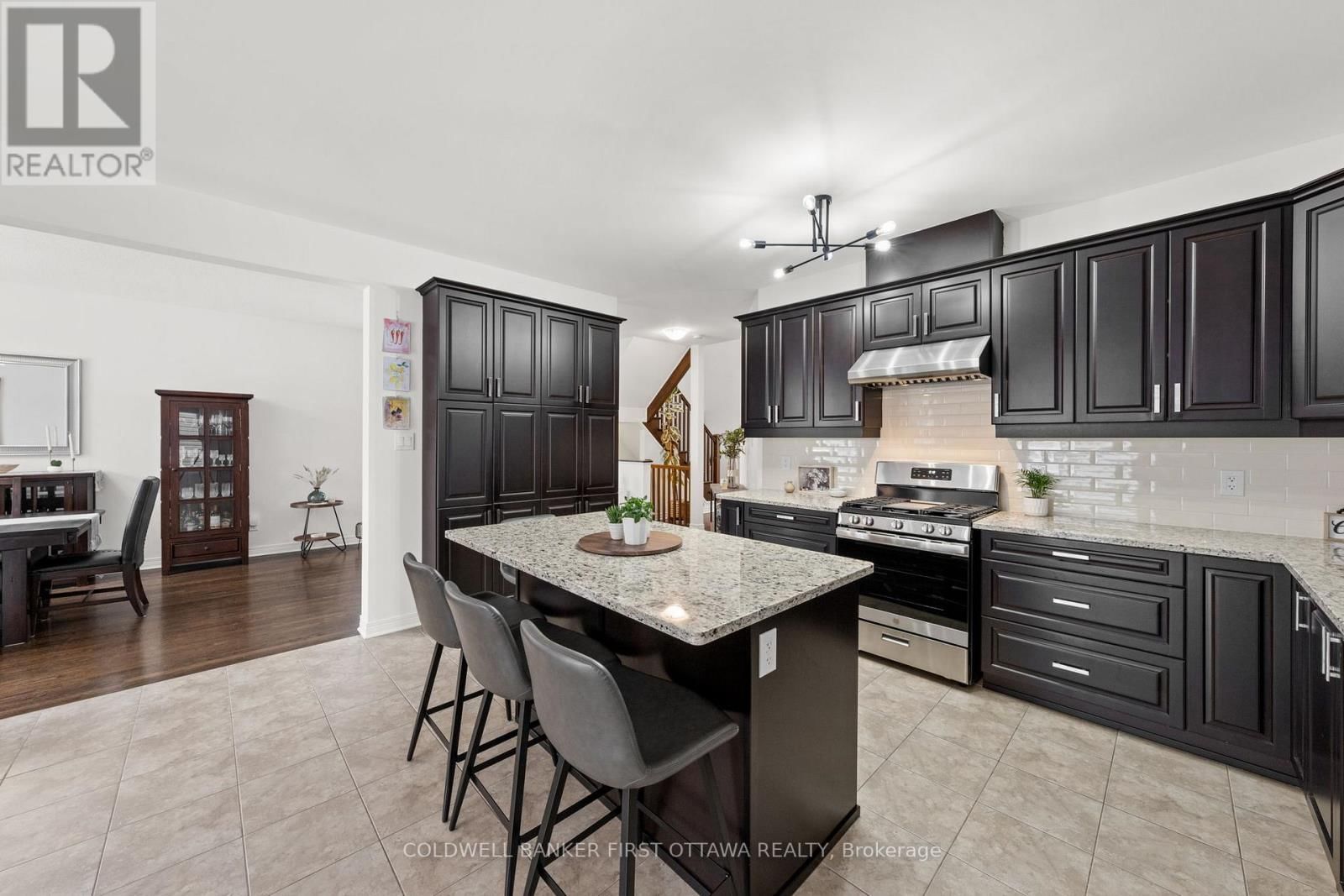 220 DAVE SMITH CRESCENT Image 16