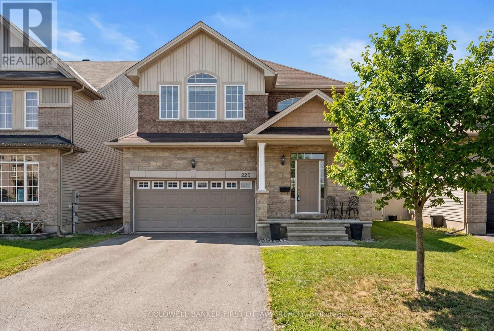 220 DAVE SMITH CRESCENT Image 2