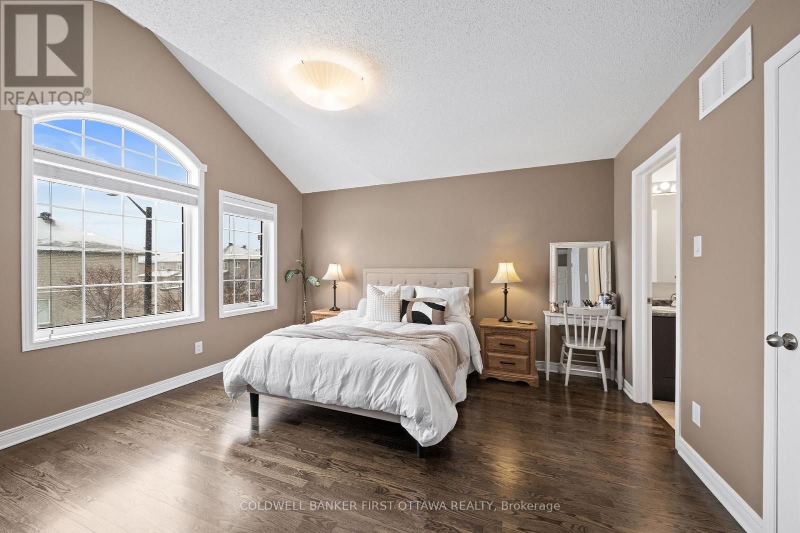 220 DAVE SMITH CRESCENT Image 21