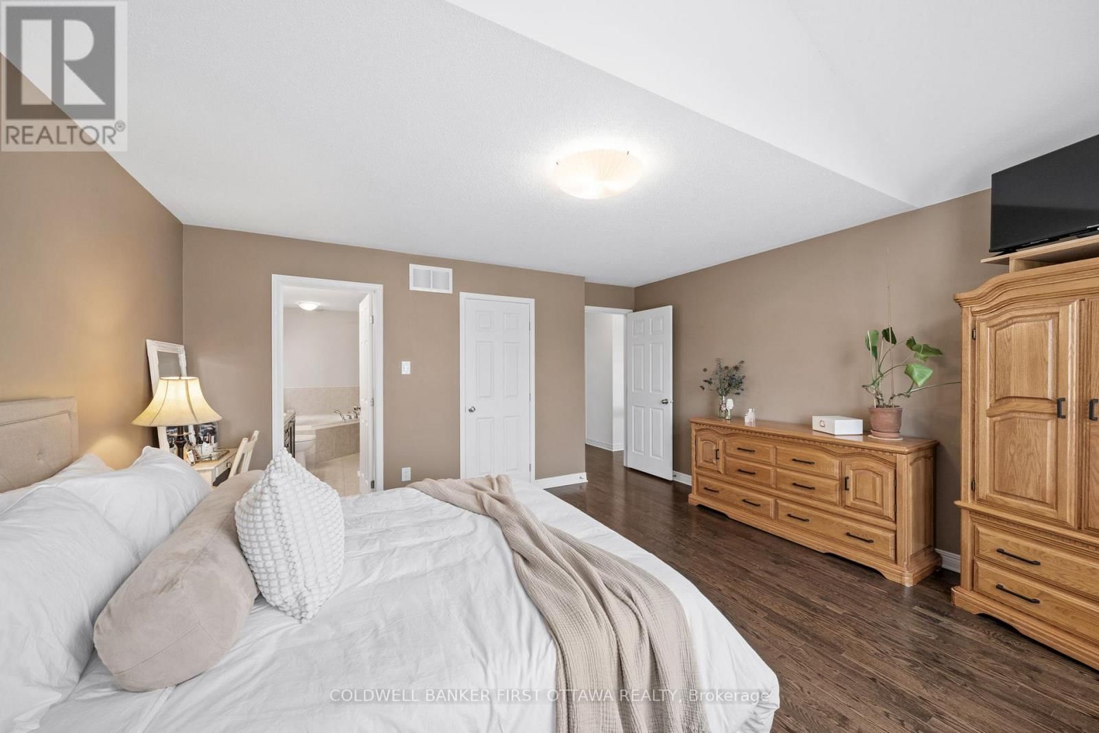 220 DAVE SMITH CRESCENT Image 22