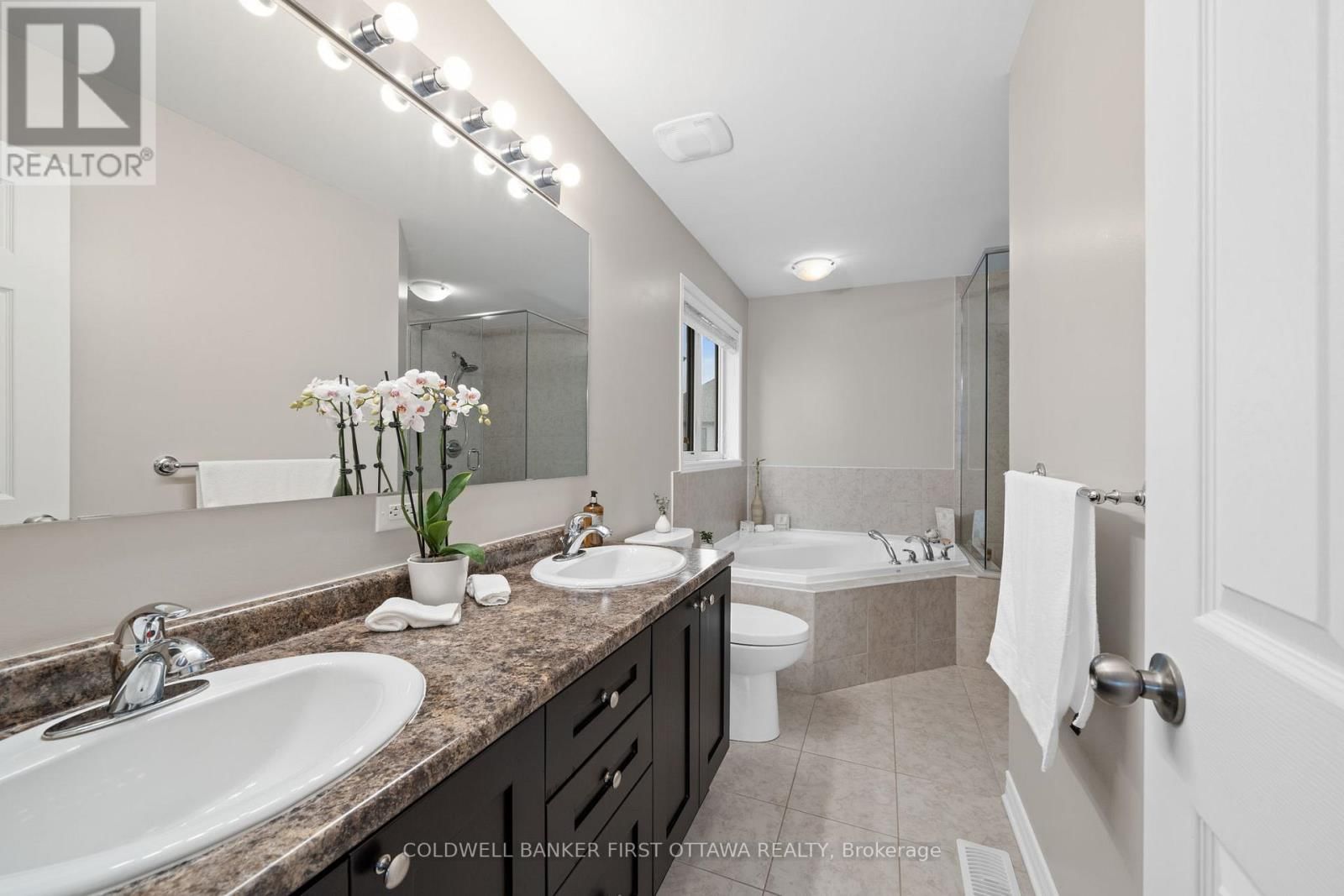 220 DAVE SMITH CRESCENT Image 24