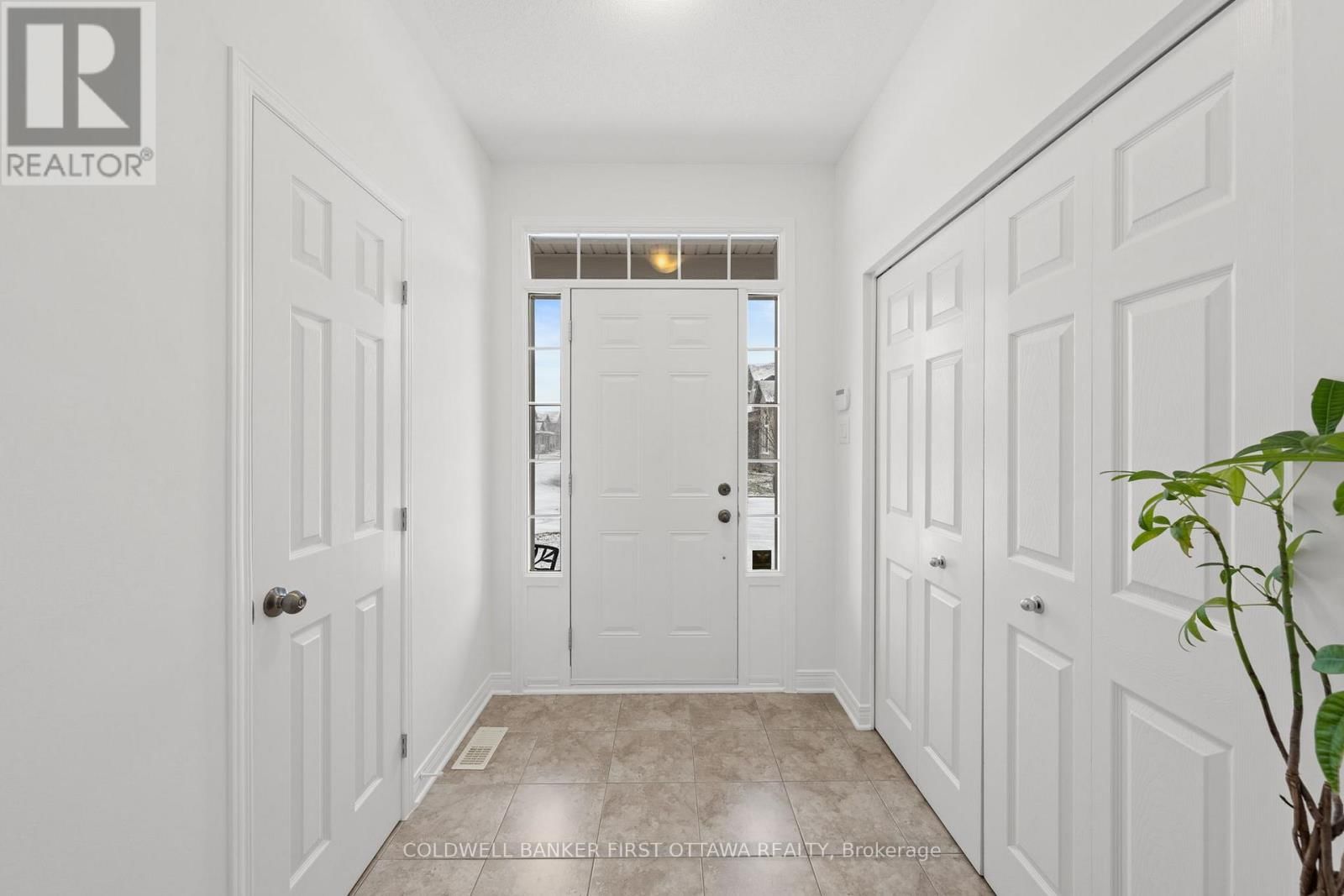 220 DAVE SMITH CRESCENT Image 3