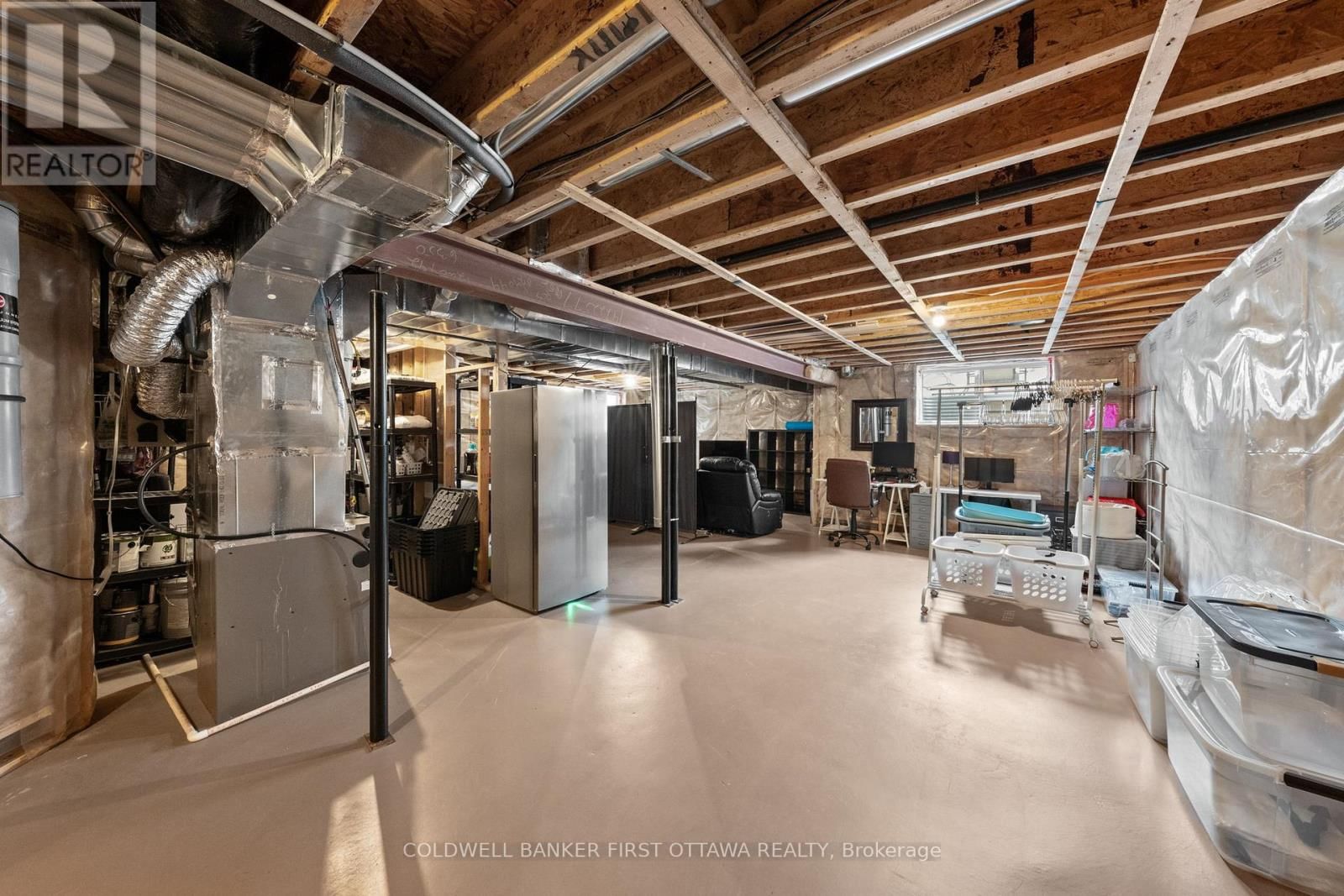 220 DAVE SMITH CRESCENT Image 32