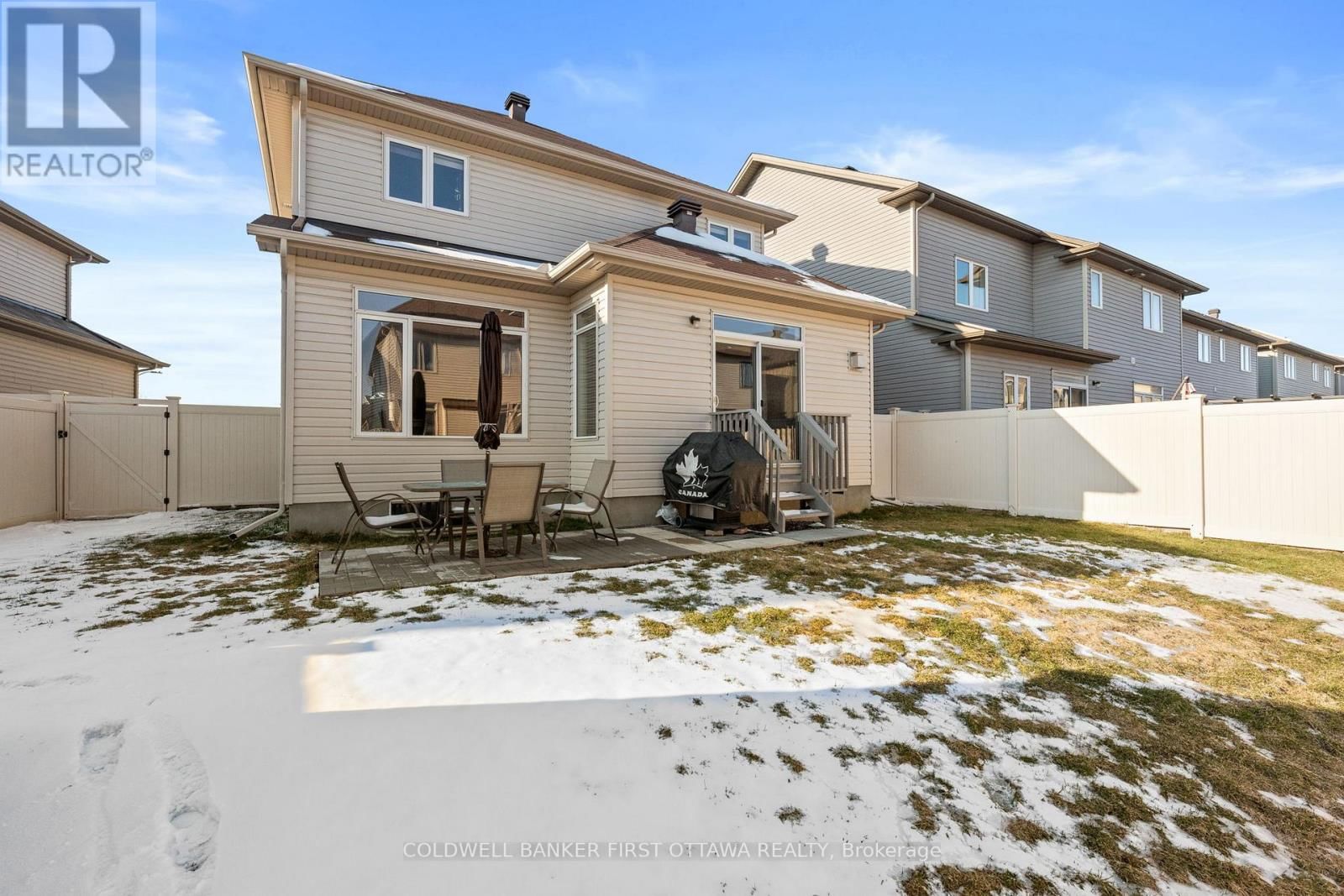 220 DAVE SMITH CRESCENT Image 35