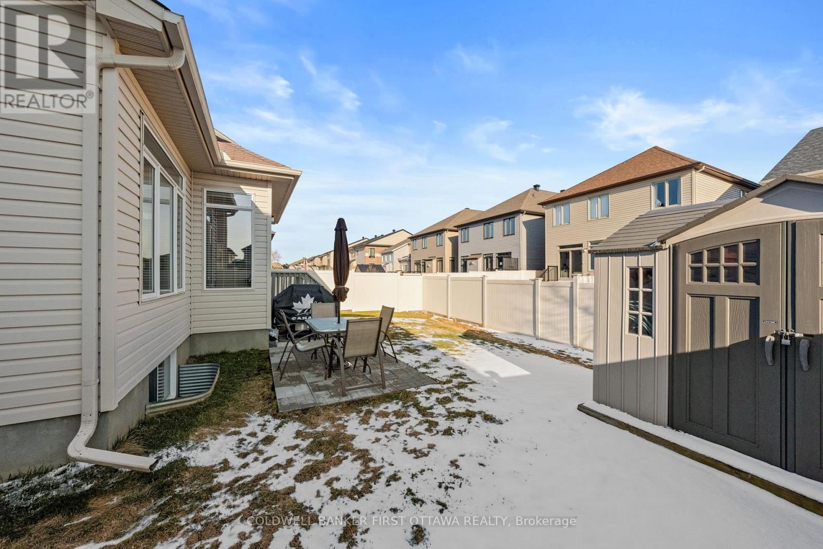 220 DAVE SMITH CRESCENT Image 37