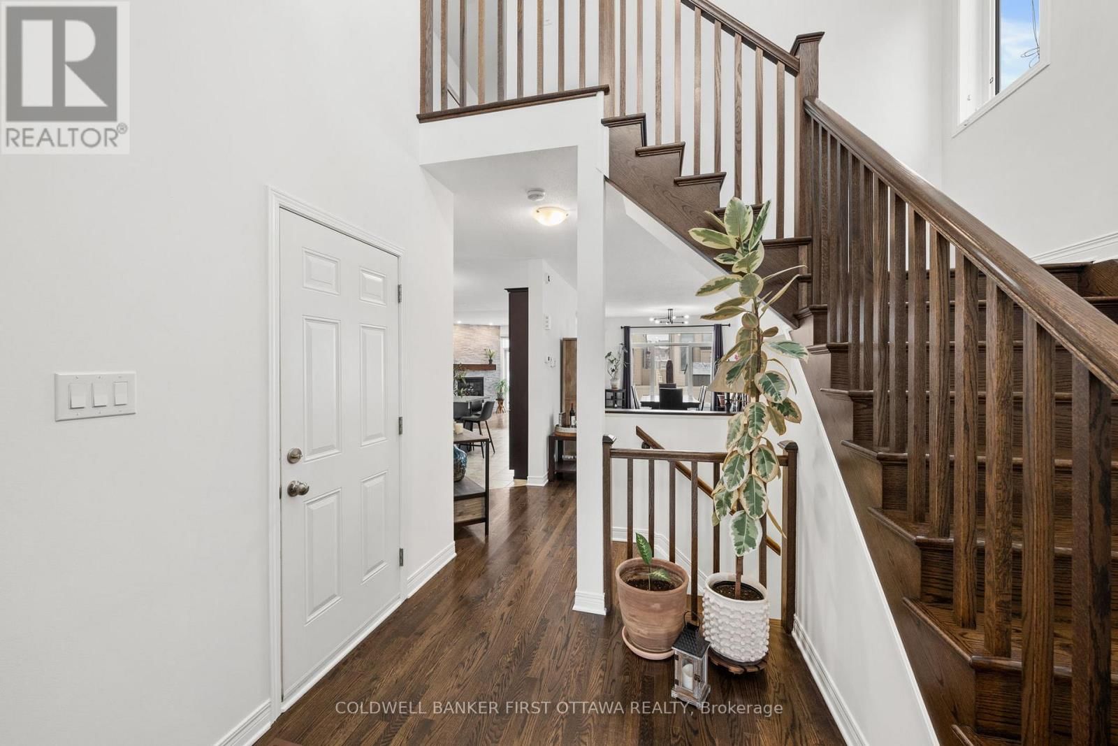 220 DAVE SMITH CRESCENT Image 6