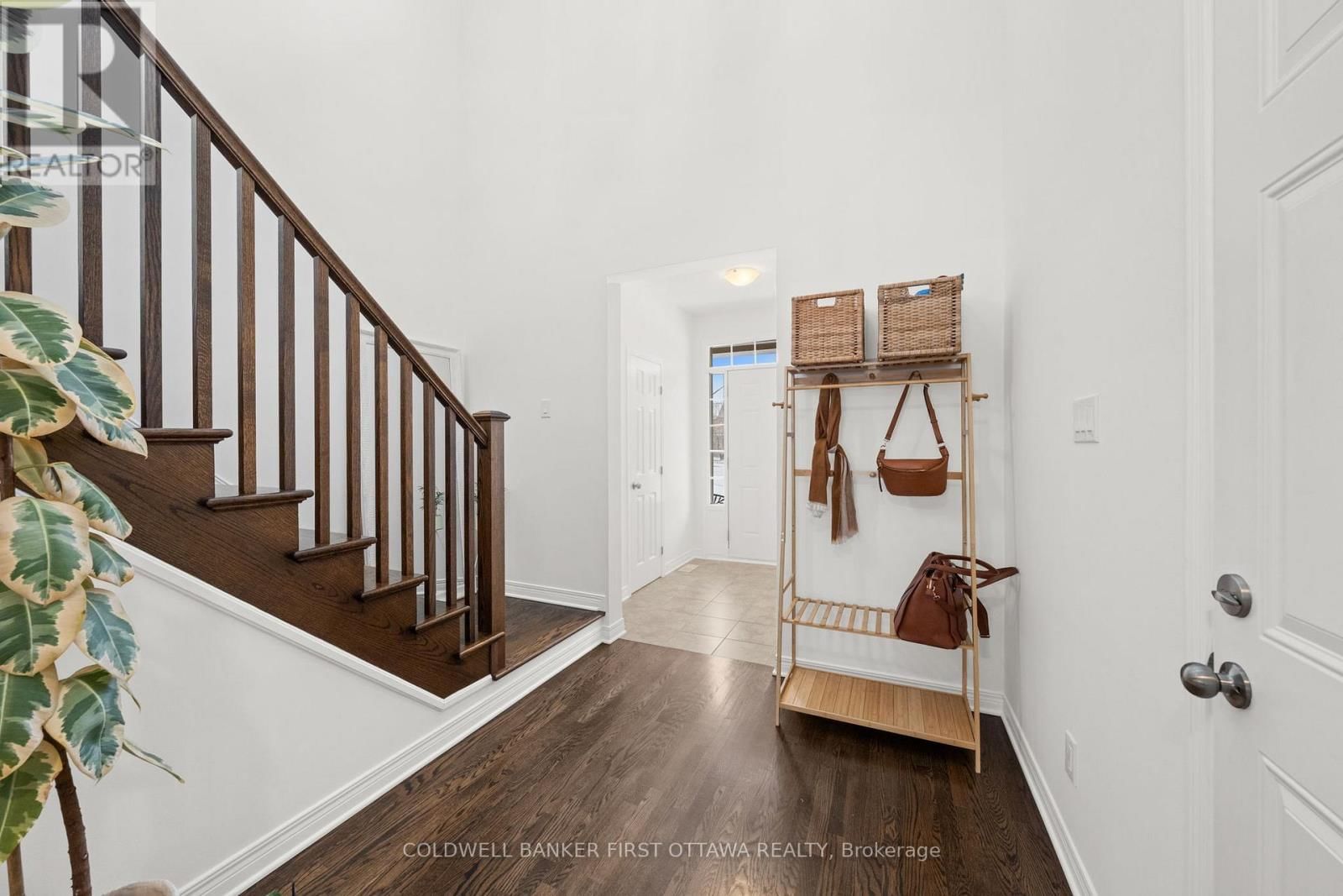 220 DAVE SMITH CRESCENT Image 7