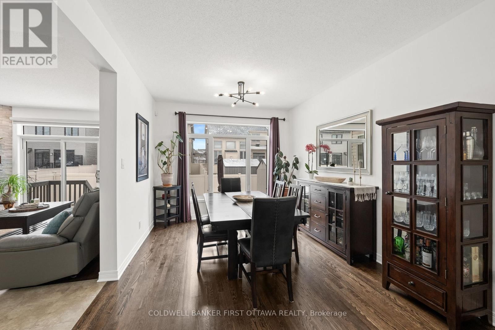 220 DAVE SMITH CRESCENT Image 9