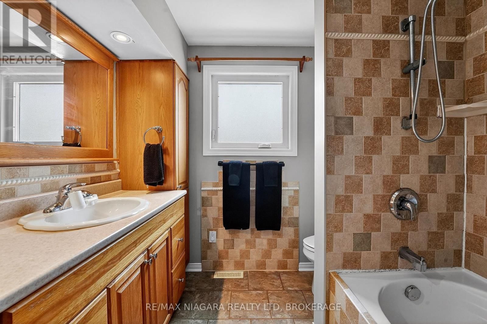 75 BERRISFIELD CRESCENT Image 28