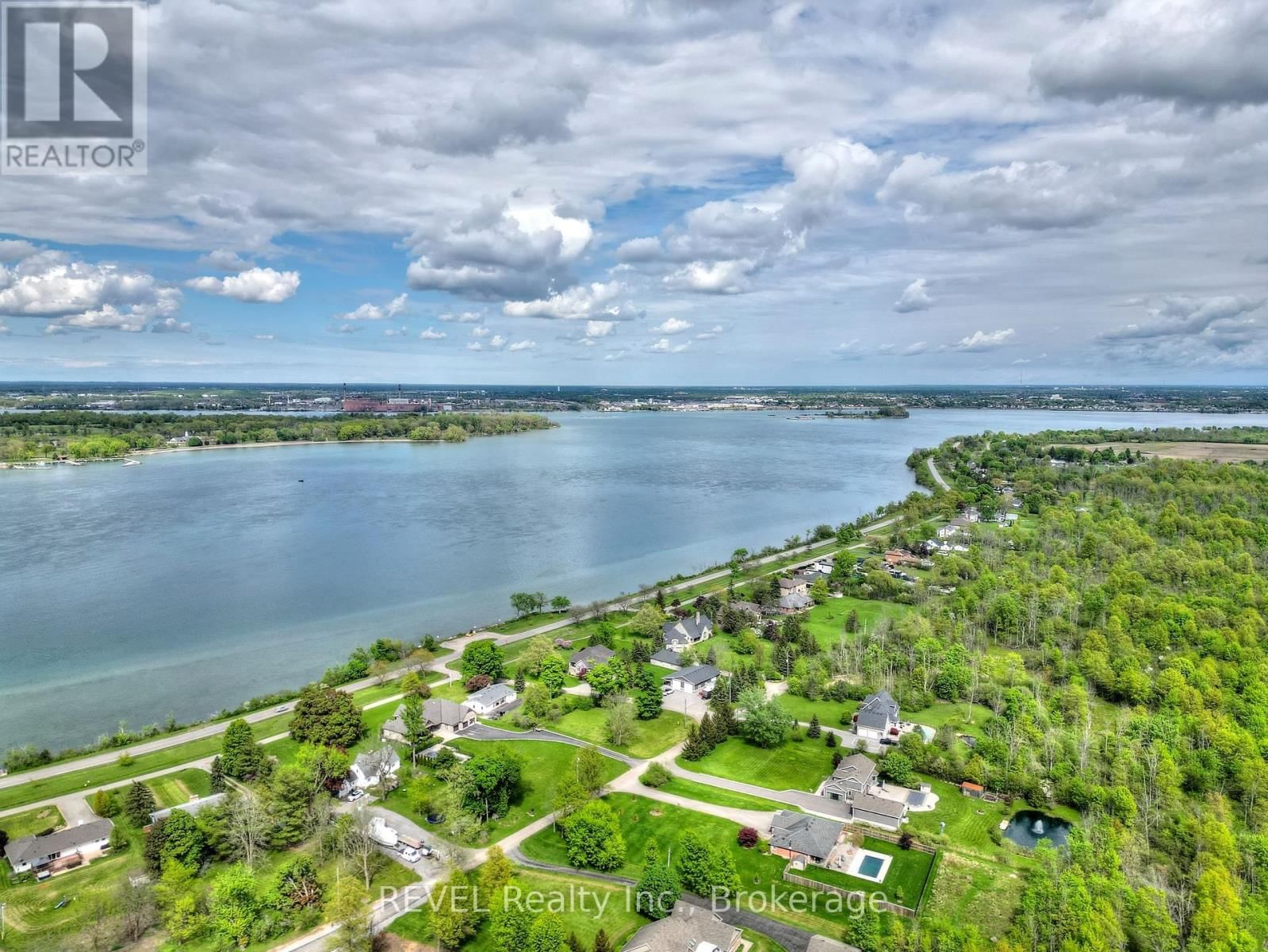 HOUCK CRESCENT Image 15