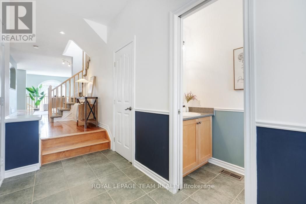 235 SADDLESMITH CIRCLE Image 6