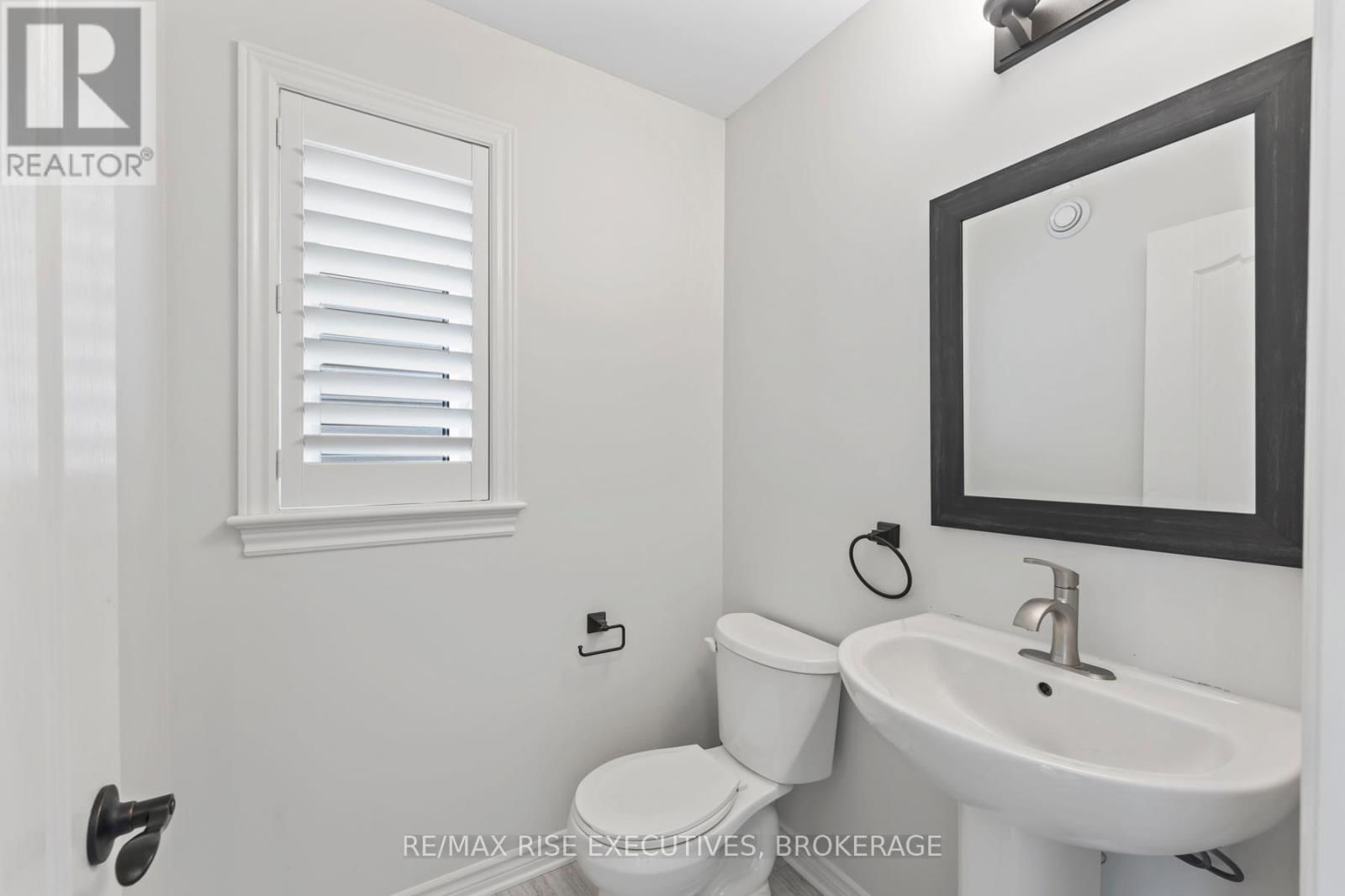 648 HALLOWAY DRIVE Image 12