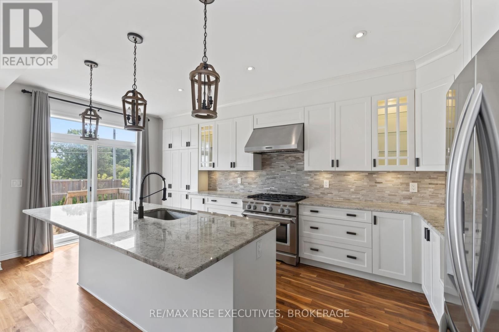 648 HALLOWAY DRIVE Image 22