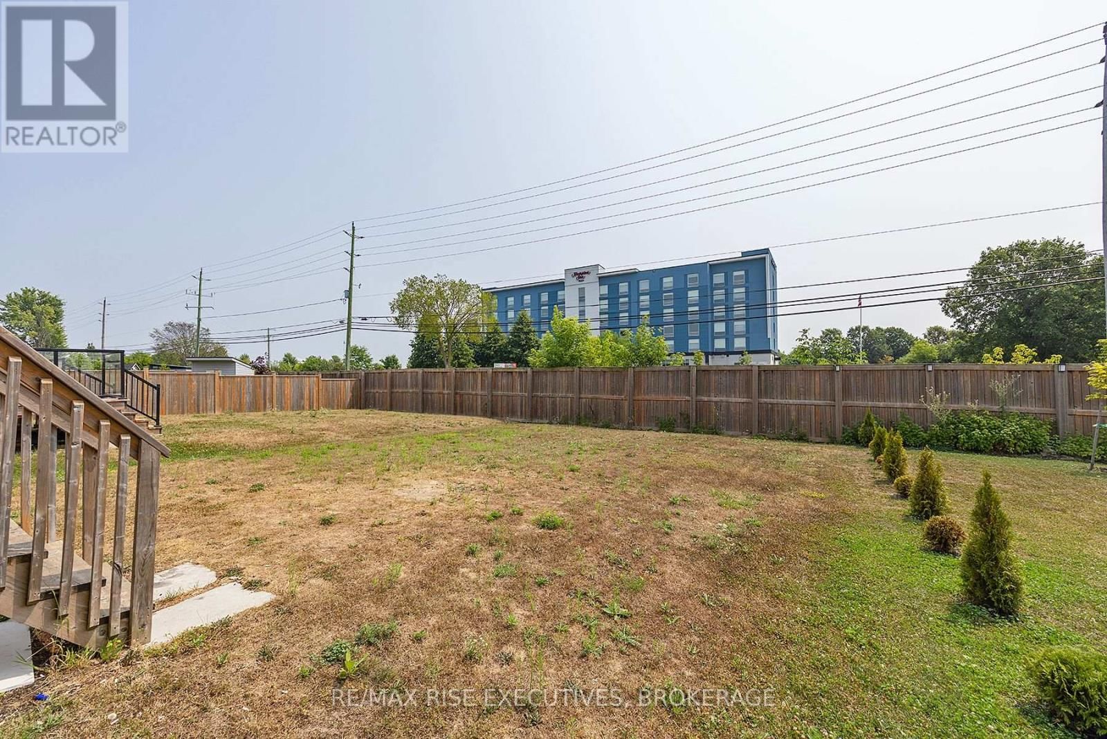 648 HALLOWAY DRIVE Image 4