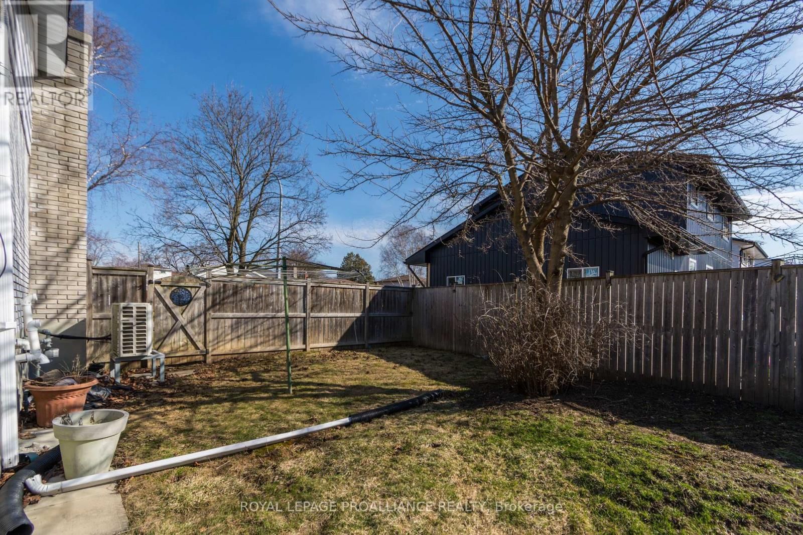 4 O'NEIL CRESCENT Image 25