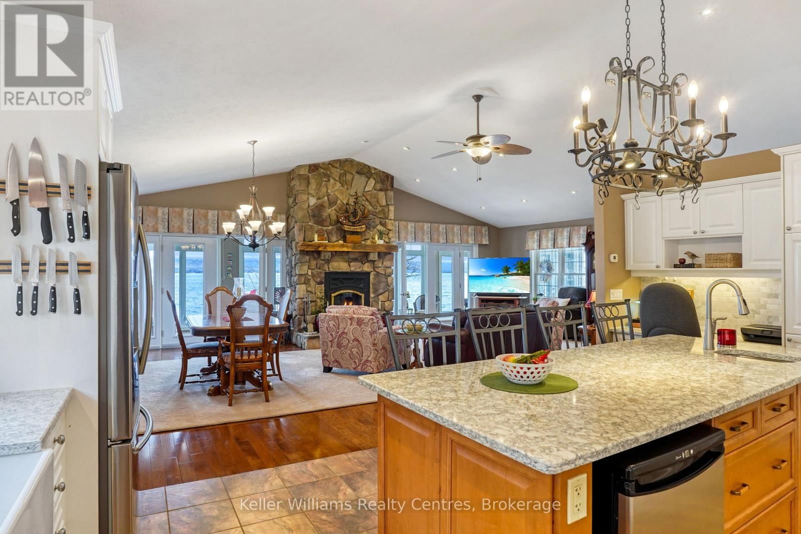 2 2ND AVENUE Image 14