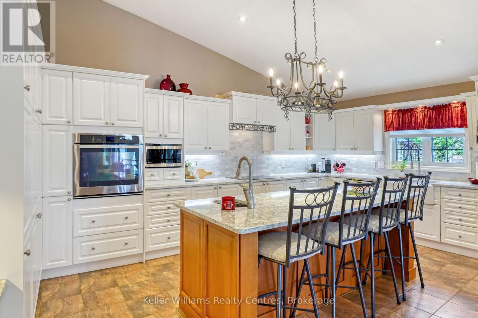 2 2ND AVENUE Image 15