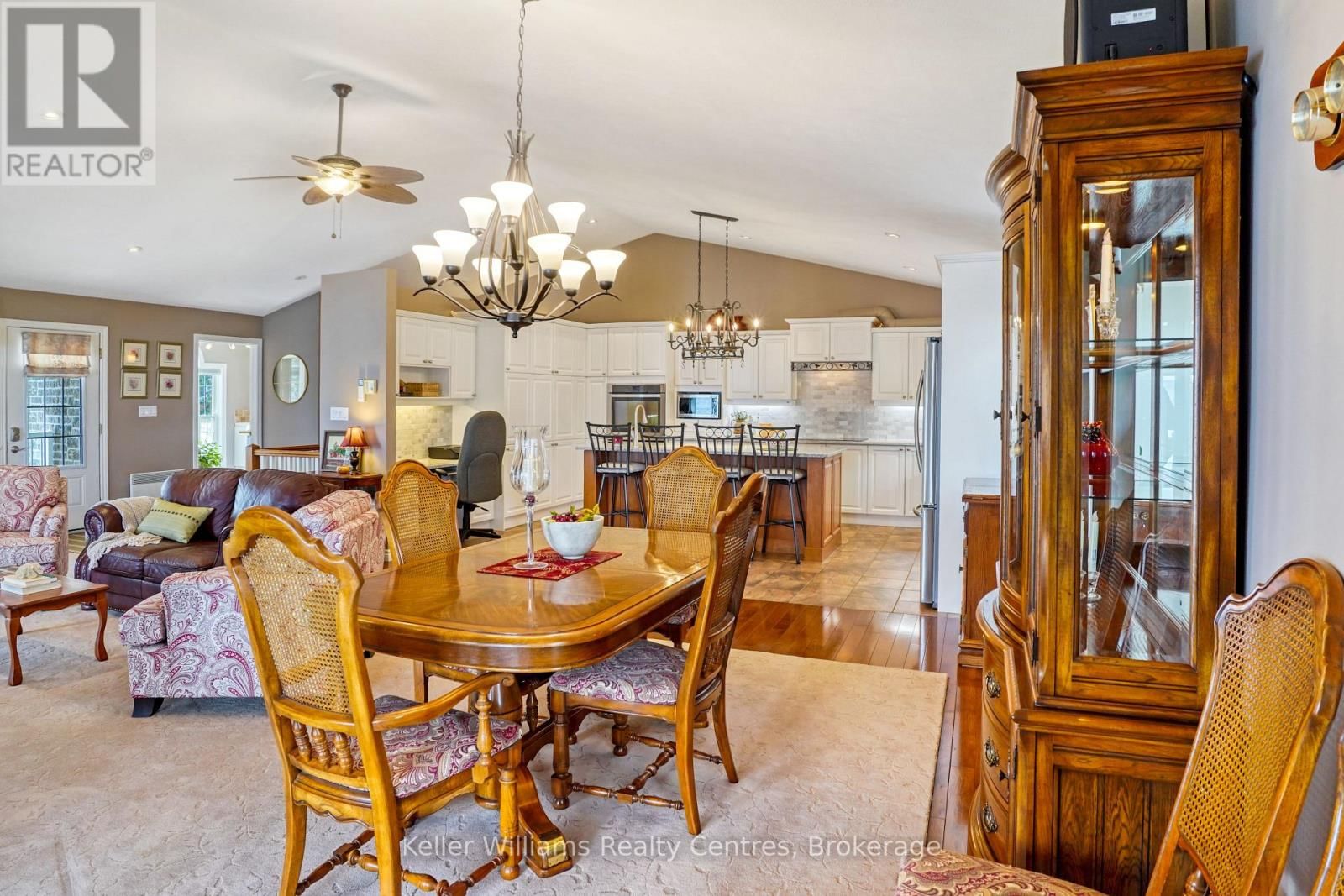 2 2ND AVENUE Image 18