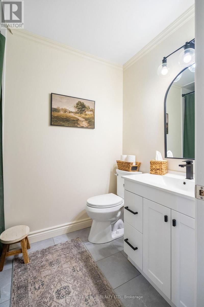 728 ST ANTOINE STREET Image 37