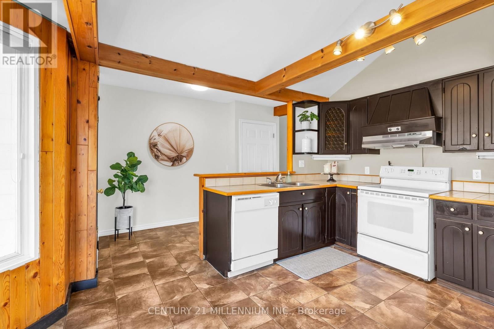 5767 FOURTH LINE Image 17